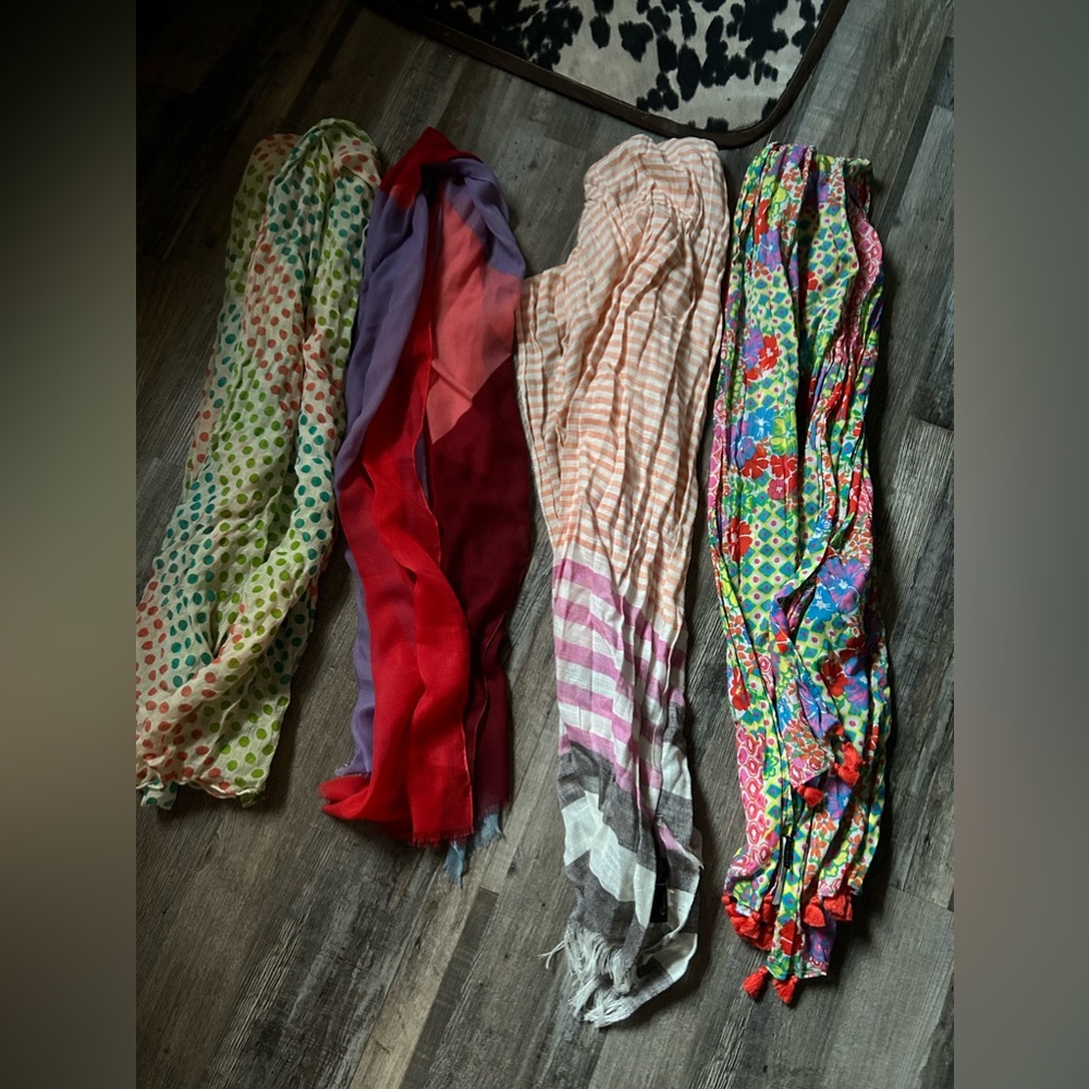 Lot Of Women’s Scarves. 4 Total.